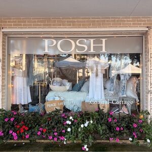 Hi! Welcome to Poshmark and my posh closet❣️